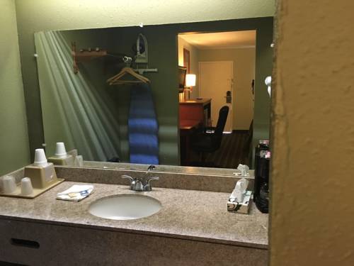 Imagen de la habitación del Hotel Excellent Inn & Suites. Foto 3