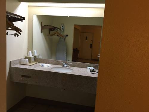 Imagen de la habitación del Hotel Excellent Inn & Suites. Foto 7