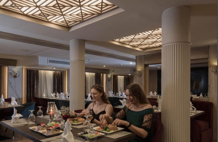 Imagen del bar/restaurante del Hotel Excellent Nile cruise 4 and 6 Nights. Foto 4
