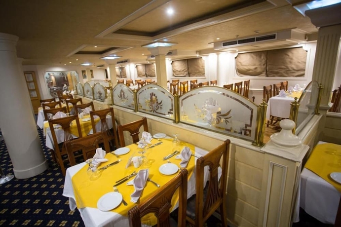 Imagen del bar/restaurante del Hotel Excellent Nile cruise 4 and 6 Nights. Foto 6