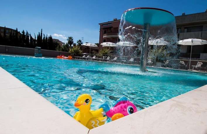 Imagen de la piscina del Hotel Excelsior, Alba Adri&aacute;tica. Foto 16