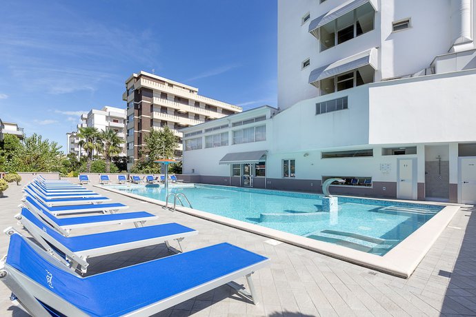 Imagen de la piscina del Hotel Excelsior, Alba Adri&aacute;tica. Foto 17