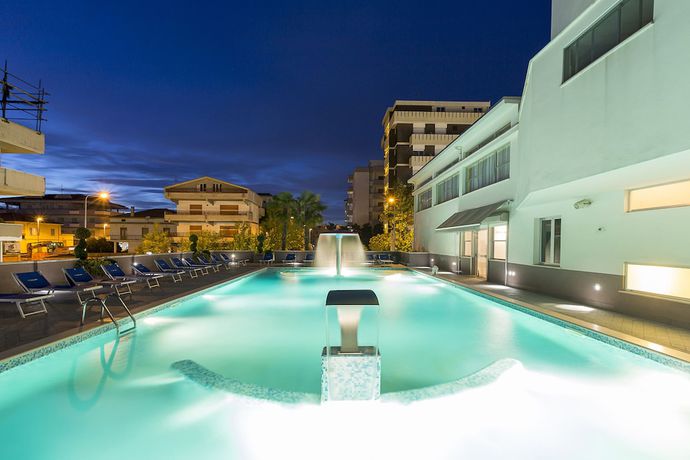 Imagen de la piscina del Hotel Excelsior, Alba Adri&aacute;tica. Foto 18