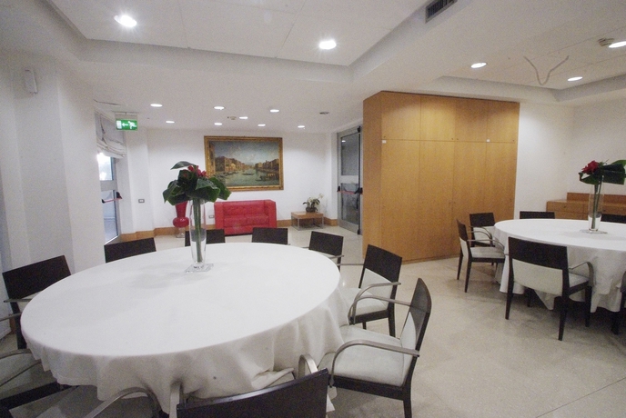 Imagen del bar/restaurante del Hotel Excelsior Bari. Foto 2