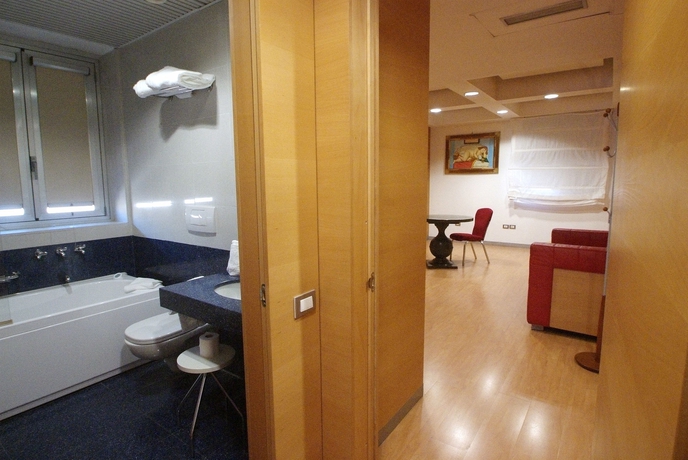 Imagen de la habitación del Hotel Excelsior Bari. Foto 9