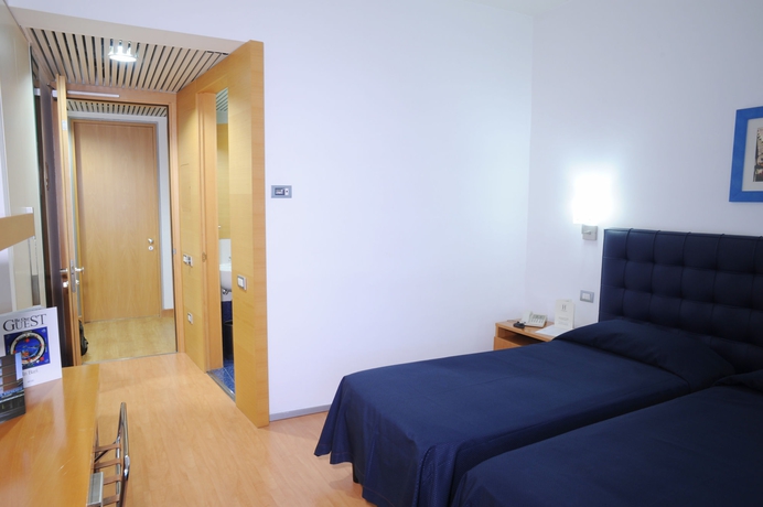 Imagen de la habitación del Hotel Excelsior Bari. Foto 11