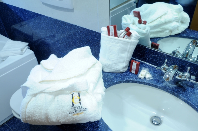 Imagen de la habitación del Hotel Excelsior Bari. Foto 12