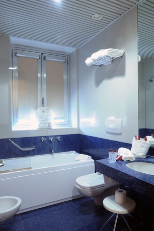 Imagen de la habitación del Hotel Excelsior Bari. Foto 15