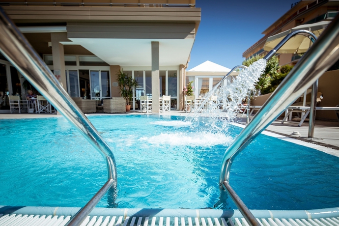 Imagen de la piscina del Hotel Excelsior, Bibione. Foto 19