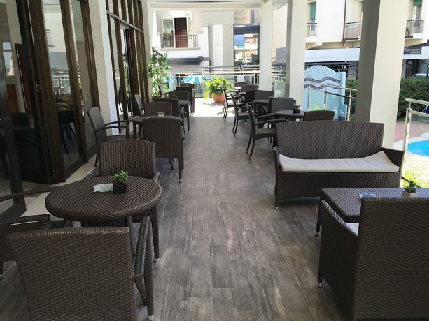 Imagen de los exteriores del Hotel Excelsior, Cattolica. Foto 11