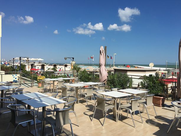 Imagen de los exteriores del Hotel Excelsior, Cattolica. Foto 13