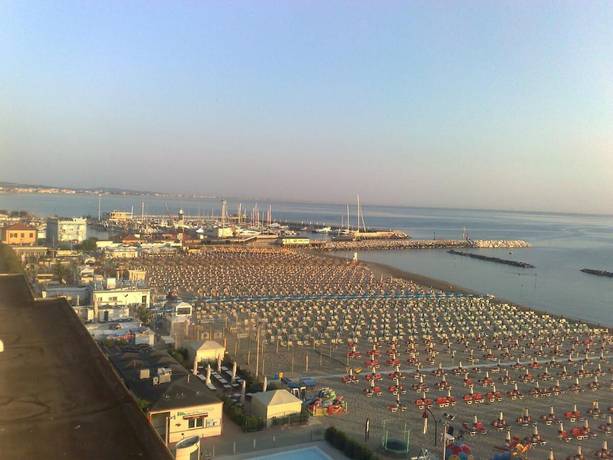 Imagen de los exteriores del Hotel Excelsior, Gabicce Mare. Foto 17