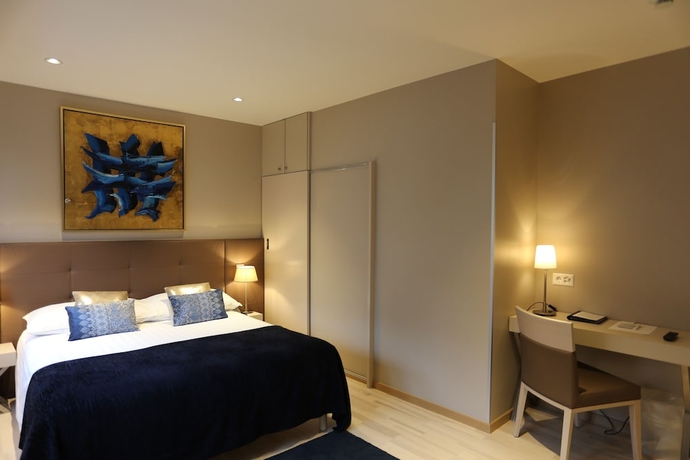 Imagen de la habitación del Hotel Excelsior, Ginebra. Foto 10