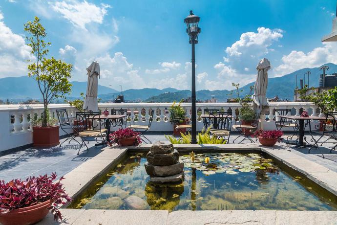 Imagen de la piscina del Hotel Excelsior, Katmandu. Foto 14