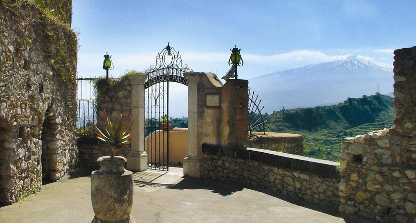 Imagen de los exteriores del Hotel Excelsior Palace. Foto 3