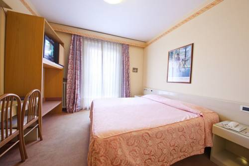 Imagen de la habitación del Hotel Excelsior, Ronchi dei Legionari. Foto 8