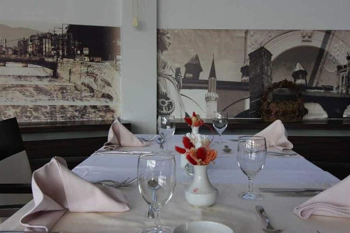 Imagen del bar/restaurante del Hotel Exclusive, Sarajevo. Foto 3