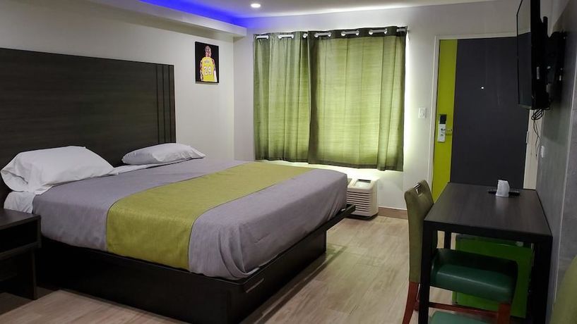 Imagen de la habitación del Hotel Exclusivo Inn and Suites. Foto 8
