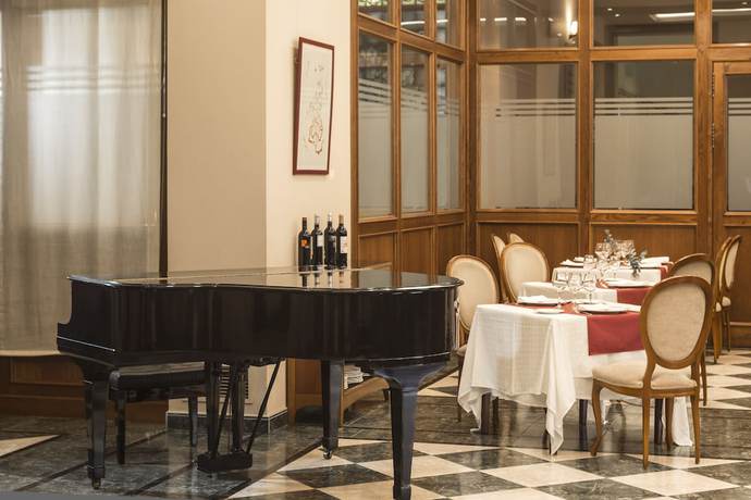 Imagen del bar/restaurante del Hotel Exe Alfonso Viii. Foto 4