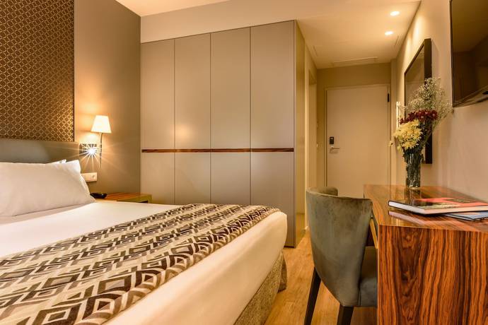 Imagen de la habitación del Hotel Exe Almada Porto. Foto 2