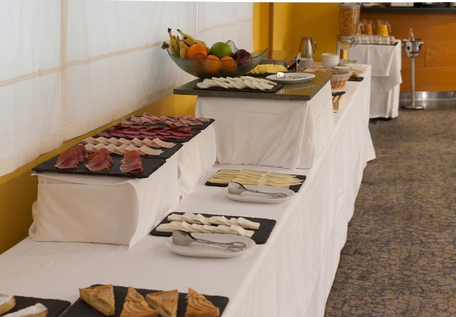 Imagen del bar/restaurante del Hotel Exe Area Central. Foto 2