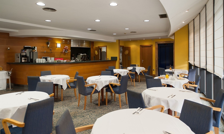 Imagen del bar/restaurante del Hotel Exe Area Central. Foto 3