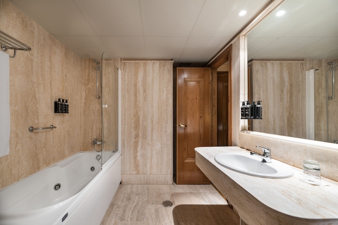 Imagen de la habitación del Hotel Exe Astur Plaza. Foto 17