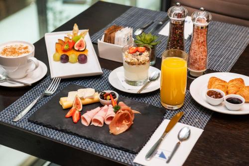 Imagen del bar/restaurante del Hotel Exe Budapest Center. Foto 2