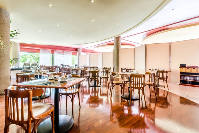 Imagen del bar/restaurante del Hotel Exe Campus. Foto 4