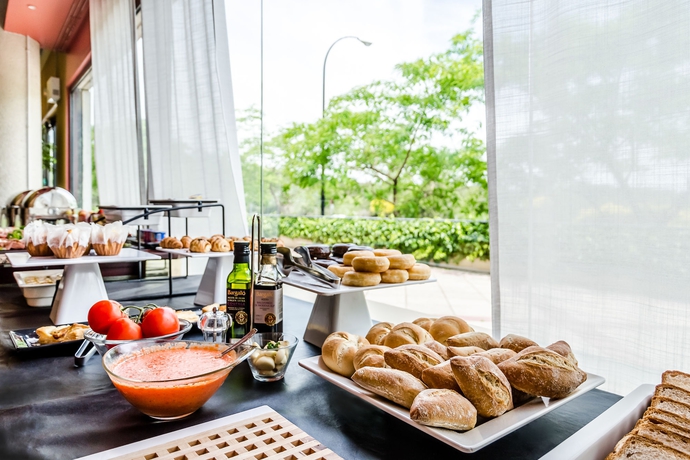 Imagen del bar/restaurante del Hotel Exe Campus. Foto 7