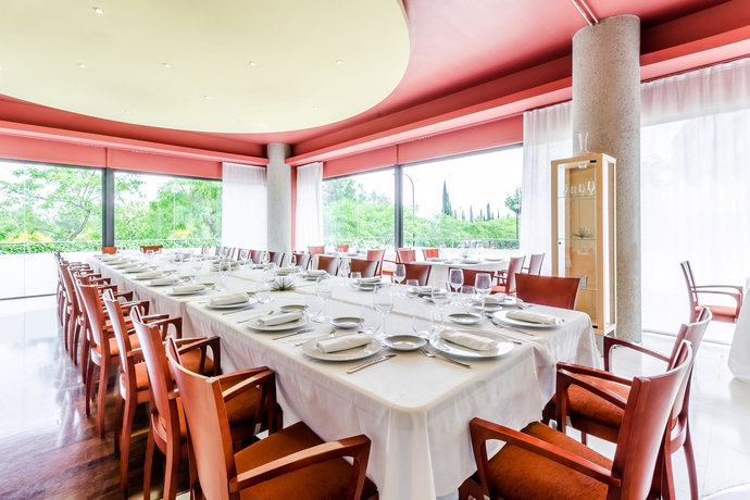 Imagen del bar/restaurante del Hotel Exe Campus. Foto 10