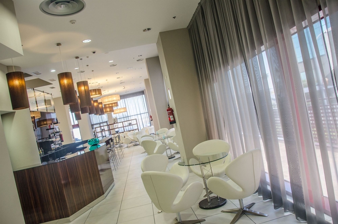 Imagen del bar/restaurante del Hotel Exe Convention Plaza Madrid. Foto 2