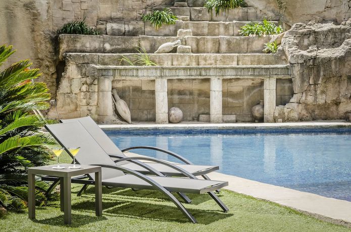 Imagen de la piscina del Hotel Exe Cunit Suites and Spa. Foto 14