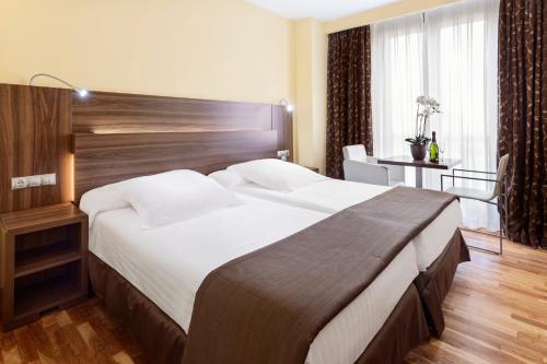 Imagen de la habitación del Hotel Exe Do&ntilde;a Carlota. Foto 15
