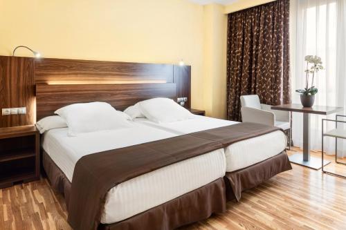 Imagen de la habitación del Hotel Exe Do&ntilde;a Carlota. Foto 19