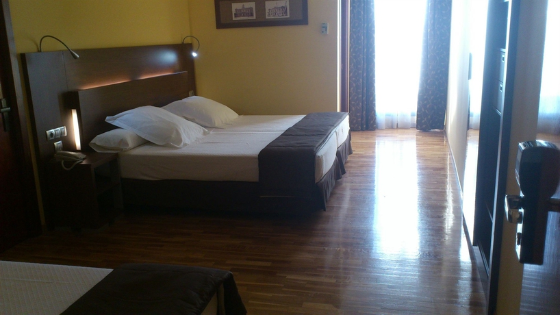 Imagen de la habitación del Hotel Exe Doña Carlota. Foto 3