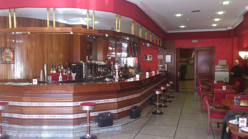 Imagen del bar/restaurante del Hotel Exe Doña Carlota. Foto 2