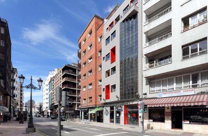 Imagen de los exteriores del Hotel Exe El Magistral. Foto 14