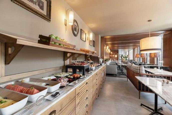 Imagen del bar/restaurante del Hotel Exe Essenzia Porto. Foto 2