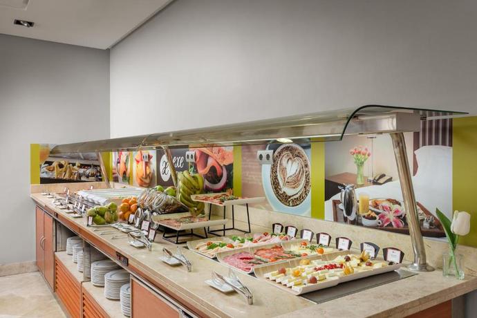 Imagen del bar/restaurante del Hotel Exe Getafe. Foto 4