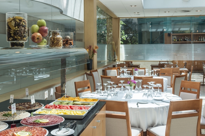 Imagen del bar/restaurante del Hotel Exe Gran Almenar. Foto 2