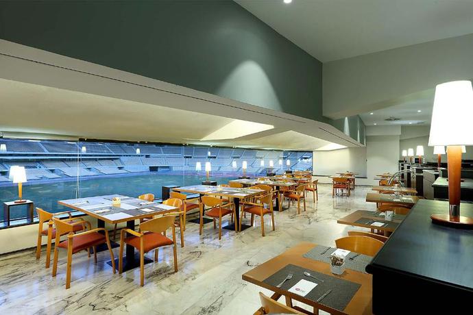 Imagen del bar/restaurante del Hotel Exe Isla Cartuja. Foto 6