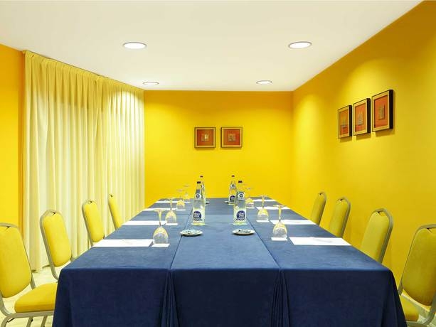 Imagen de los interiores del Hotel Exe Isla Cartuja. Foto 15