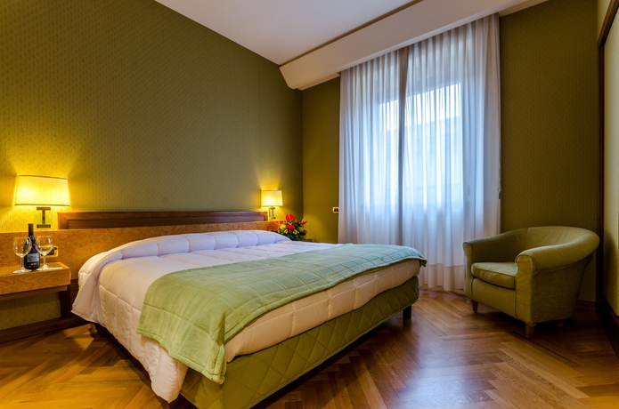 Imagen de la habitación del Hotel Exe Majestic. Foto 9