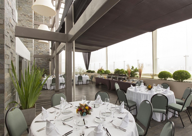 Imagen del bar/restaurante del Hotel Exe Miraflores. Foto 3