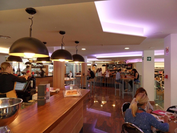 Imagen del bar/restaurante del Hotel Exe Moncloa. Foto 1