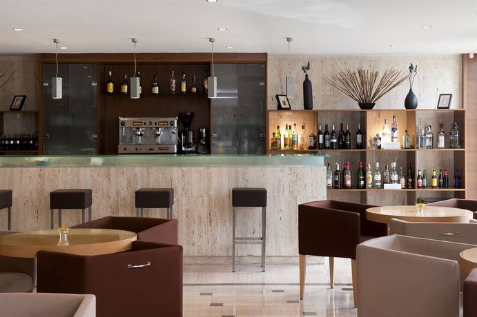 Imagen del bar/restaurante del Hotel Exe Parc Del Vallés. Foto 3