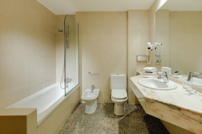 Imagen de la habitación del Hotel Exe Peregrino. Foto 5