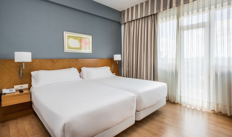 Imagen de la habitación del Hotel Exe Peregrino. Foto 8