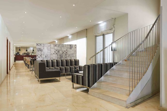 Imagen de los interiores del Hotel Exe Plaza Delicias. Foto 16